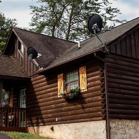 Idyllic Cabin With Hot Tub Less Than 2 Mi To Dollywood! Sevierville Exterior photo