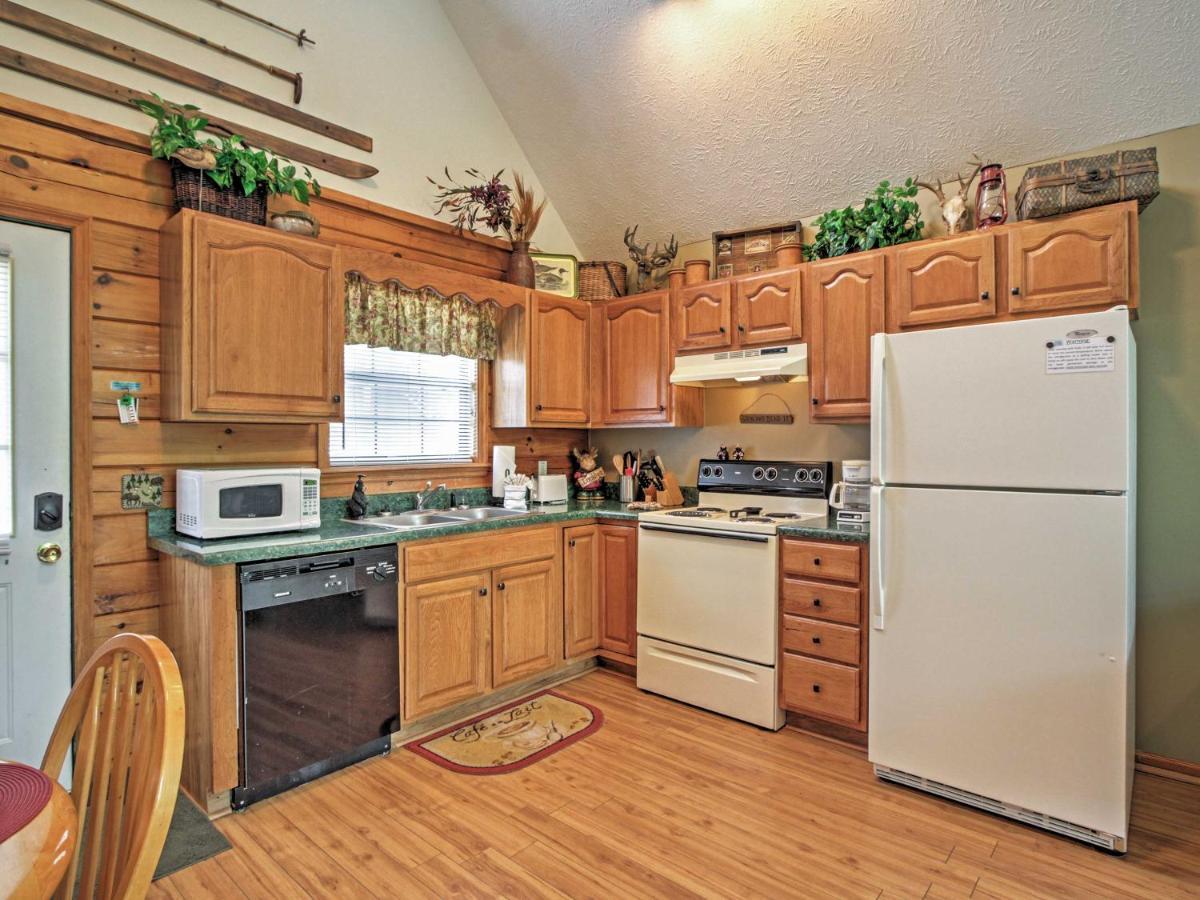 Idyllic Cabin With Hot Tub Less Than 2 Mi To Dollywood! Sevierville Exterior photo