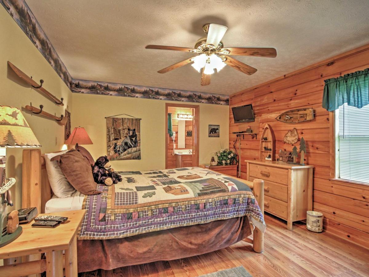 Idyllic Cabin With Hot Tub Less Than 2 Mi To Dollywood! Sevierville Exterior photo