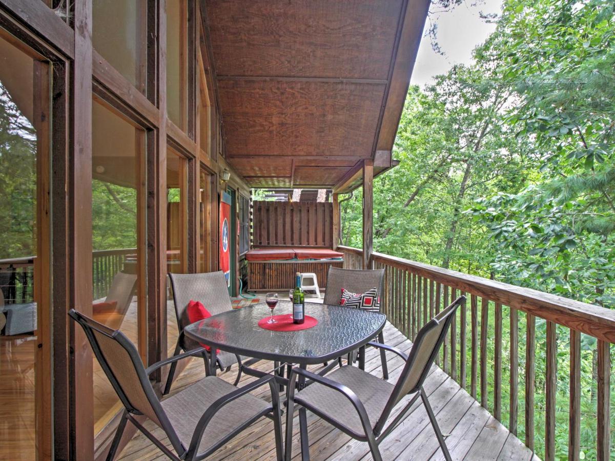 Idyllic Cabin With Hot Tub Less Than 2 Mi To Dollywood! Sevierville Exterior photo
