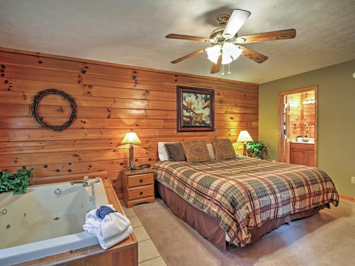 Idyllic Cabin With Hot Tub Less Than 2 Mi To Dollywood! Sevierville Exterior photo