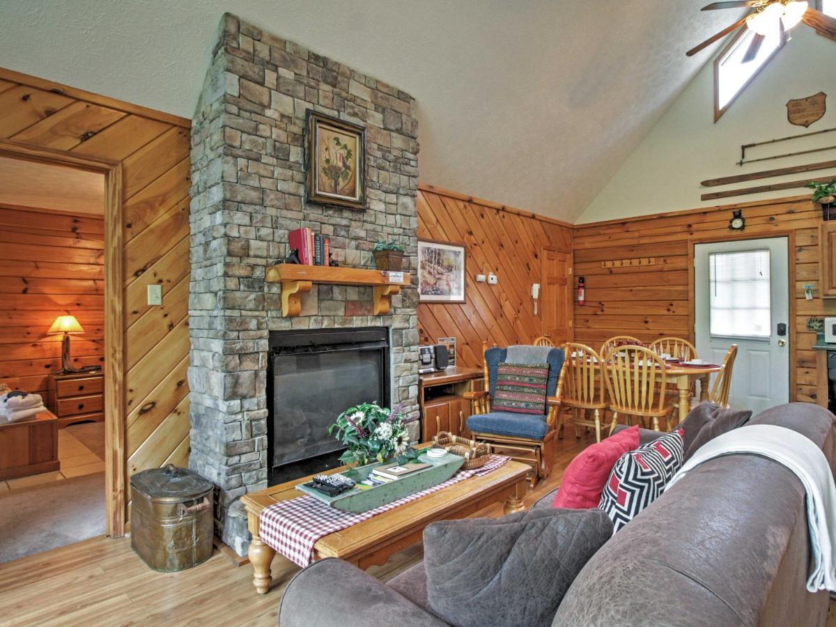 Idyllic Cabin With Hot Tub Less Than 2 Mi To Dollywood! Sevierville Exterior photo